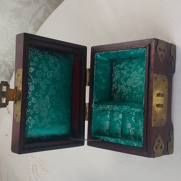 Vintage Rosewood wood carved jewelry box Brass detail & Satin lining - Picture 2 of 16